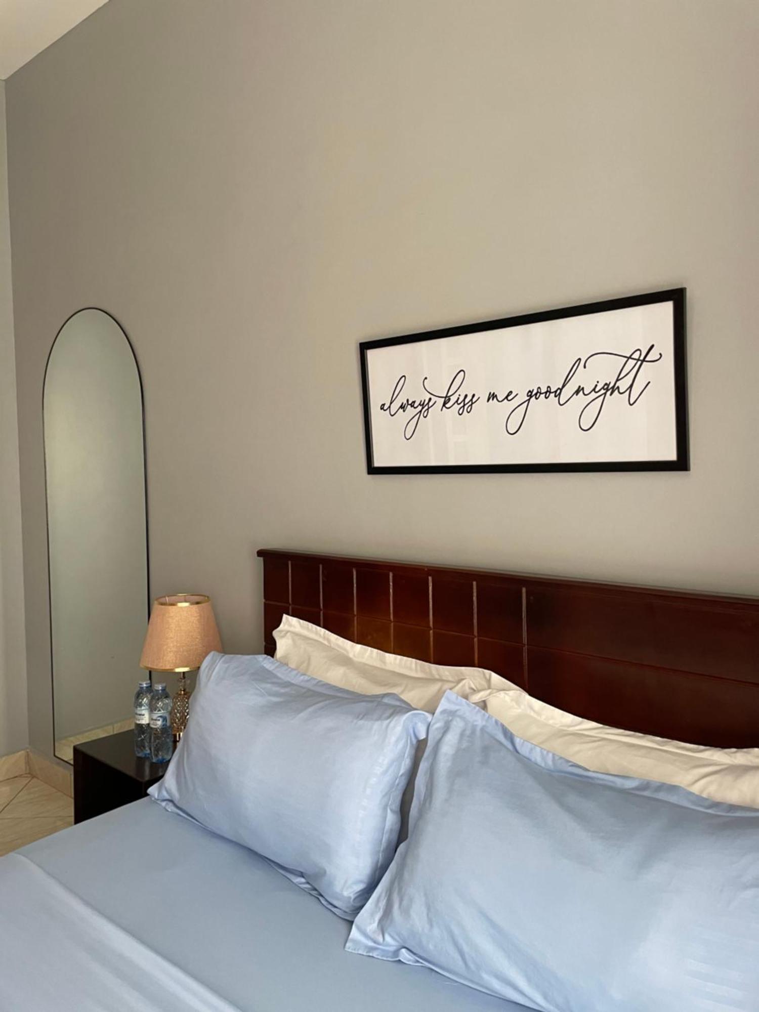 A-grade Living-wifi & Parking * Kampala