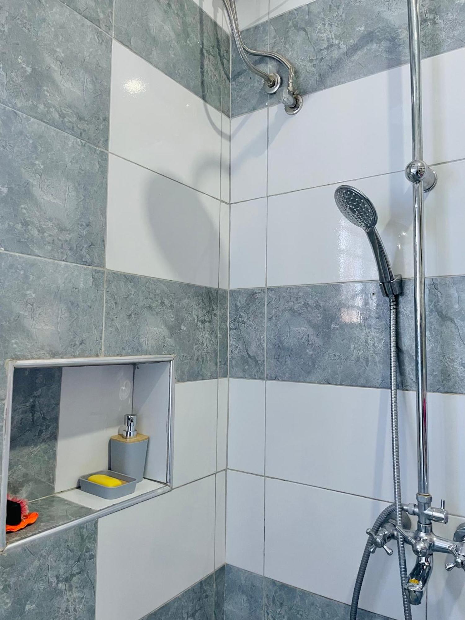 A-grade Living-wifi & Parking * Kampala